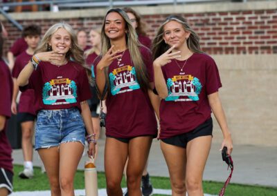 three students walk together during Big E Welcome