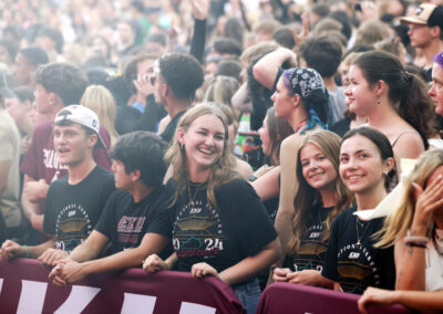 Excited students await the start of Flo Rida concert