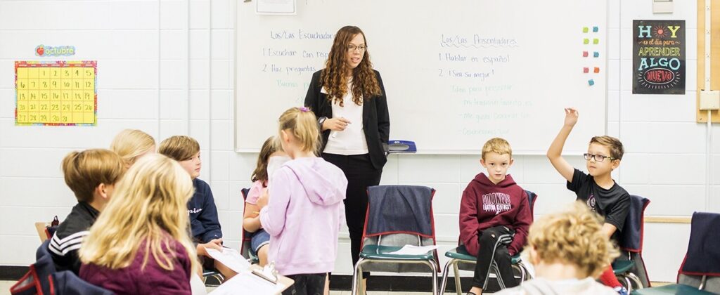 EKU student teacher, Hannah Tipton, leads elementary students in a class discussion.