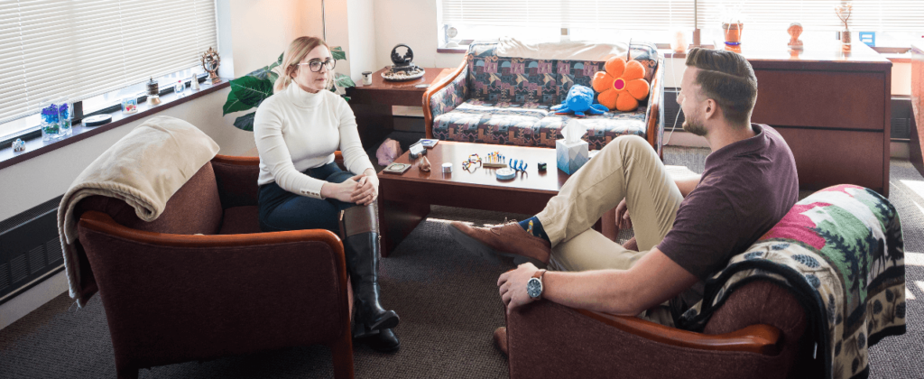 In the cozy EKU Counseling Center, a female student talks with a counselor.