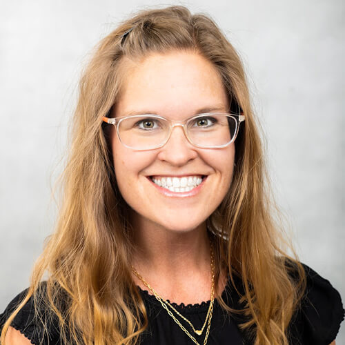 professional photo of Kathy Mounts