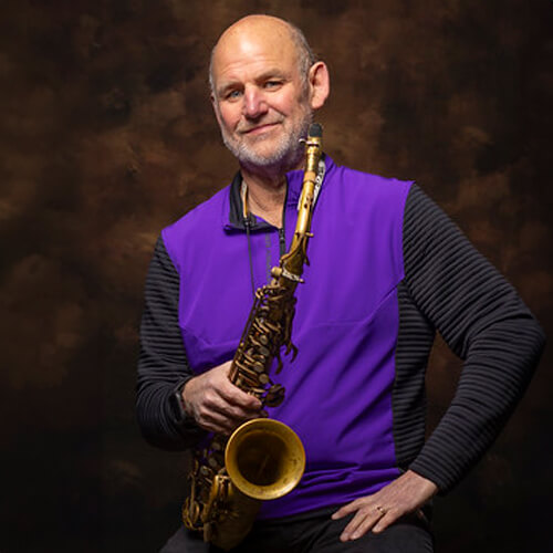 Professional photo of Larry Nelson and his saxophone