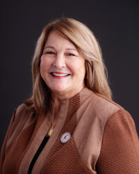 a professional photo of Teresa Hail